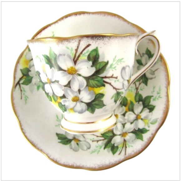 Royal Albert White Dogwood Vintage Tea Cup And Saucer Set Made in England - Picture 5 of 13